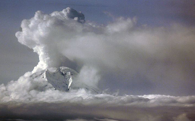 Mount Redoubt erupts