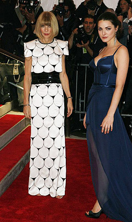  Vogue magazine editor Anna Wintour and daughter Bea Schaffer pose as they arrive for the Metropolitan Museum of Art's costume institute gala in New York