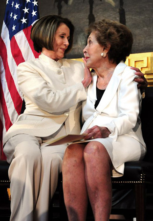  US Speaker of the House Nancy Pelosi (L) embraces former US First Lady Nancy Reagan before the unveiling a statue of her husband, President Ronald Reagan on June 3, 2009 during ceremonies in the Rotunda on Capitol Hill in Washington, DC. 