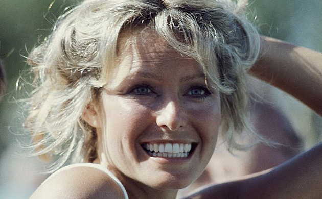 Farrah Fawcett poses on a tennis court in Los Angeles in 1977