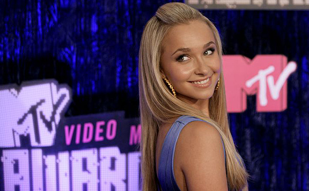 Heroes star Hayden Panettiere couldn't save her tattoo artist from misspelling 'live without regret' in Italian on her back. Instead, 'vivere senza rimipianti' was written (the correct spelling is rimpianti). The actor doesn't seem to mind the typo: 