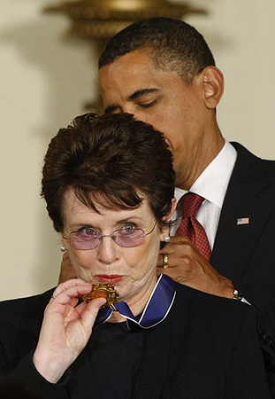Barack Obama presents the medal of freedom to tennis legend Billie Jean King at the White House