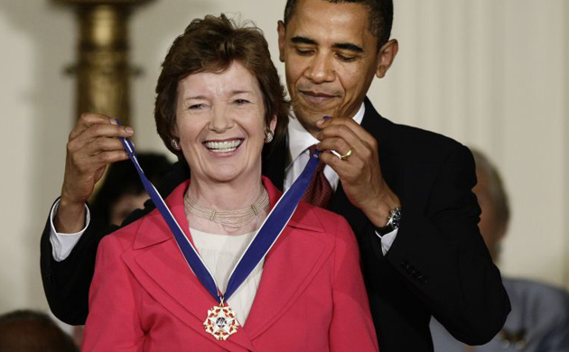 Barack Obama presents the medal of freedom to Mary Robinson, the former Irish president 