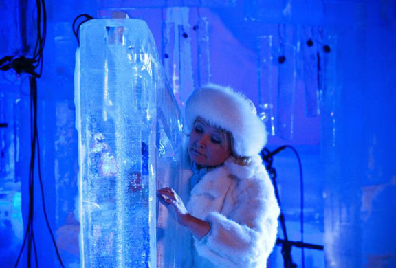 Gallery 11 January 2009: Geilo, Norway: Sidsel Walstad performs with her harp made of ice