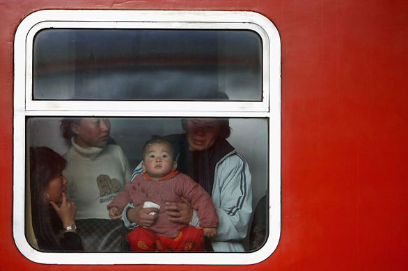 Gallery 11 January 2009: Wenzhou, China: Passengers on a train