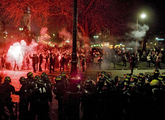 Gallery Gaza protests: Pro-Palestinian demonstrators clash with police during a rally in Paris