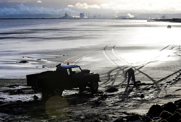 Gallery Eyewitness: Sea coal digging
