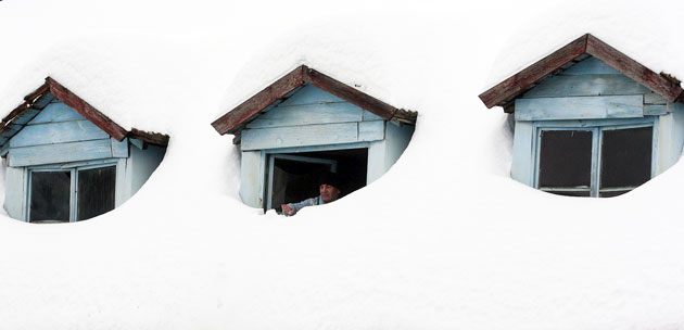 Gallery 14 January 2009: Kukes, Albania: A man clears snow from his window