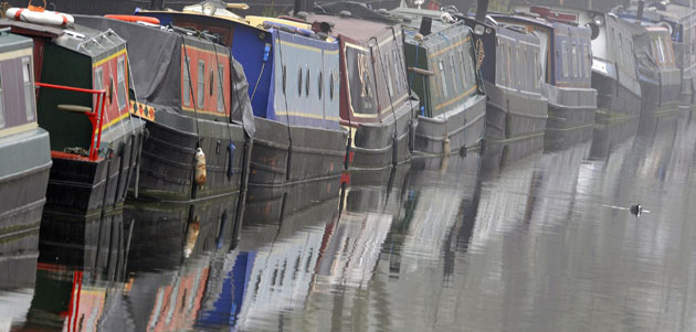 Gallery 14 January 2009: London, UK: Narrow boats moored along Regents Canal
