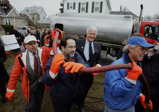 Gallery President George W Bush: Venezuela Offers Needy Massachusetts Residents Discounted Heating Oil