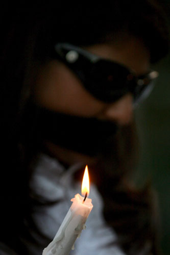 Gallery 24 hours in pictures: Candlelight vigil for slain journalist Lasantha Wickramatunga