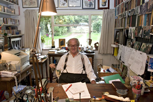 Gallery John Mortimer: John Mortimer at his home 