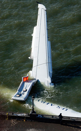 Gallery US Airways plane crash: The wreckage of US Airways flight 1549 floats