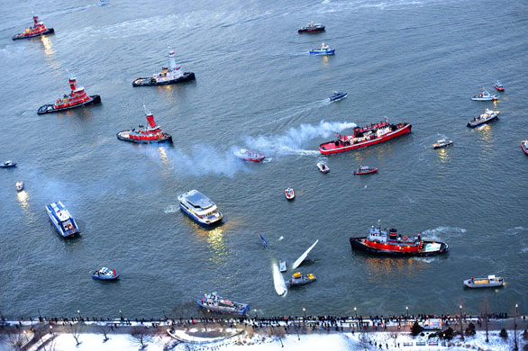 Gallery US Airways plane crash: Rescue boats surround the US Airways plane