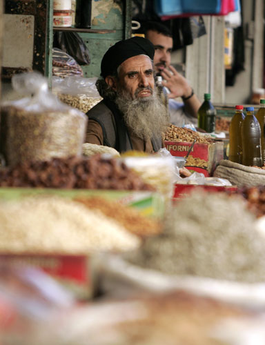 Gallery Withdrawal from Gaza : Palestinian vendor waits for customers in Gaza City