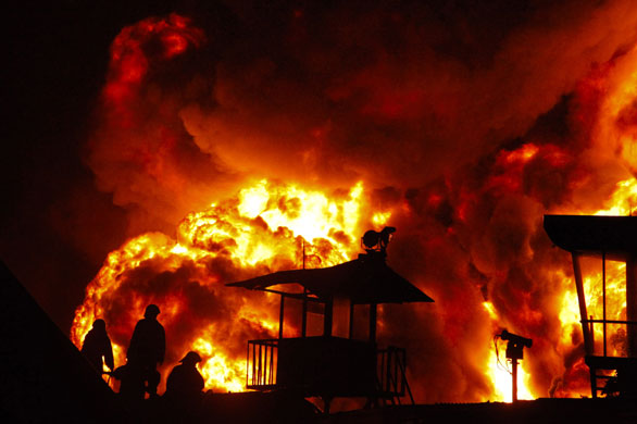 Gallery 24 hours in pictures: Indonesian firefighters battle a massive firein  Jakarta 