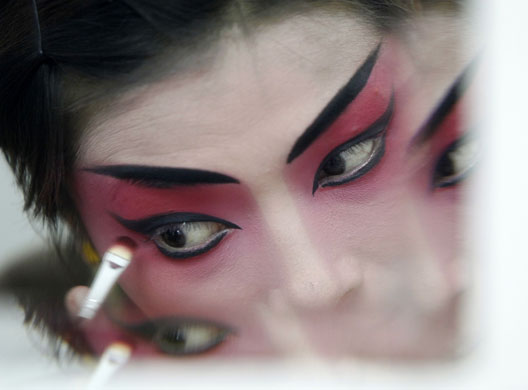 Gallery 20 January 2009: Valletta, Malta: Chen Ting, a Beijing Opera performer