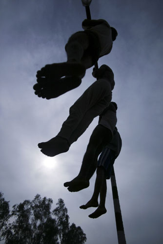 Gallery 23 January 2009: Samba, India: Candidates undergo physical fitness test
