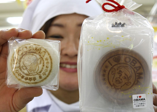 Gallery Obama merchandise: Tokyo, Japan: Kiyomi Minagawa holds Obama sweets at a department store