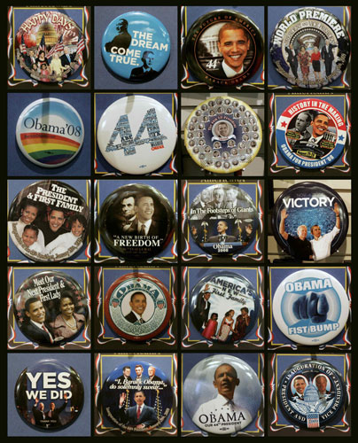 Gallery Obama merchandise: Washington DC, US: Souvenir badges in a store