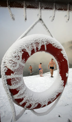 Gallery 24 hours in pictures: Siberian winter swimmers