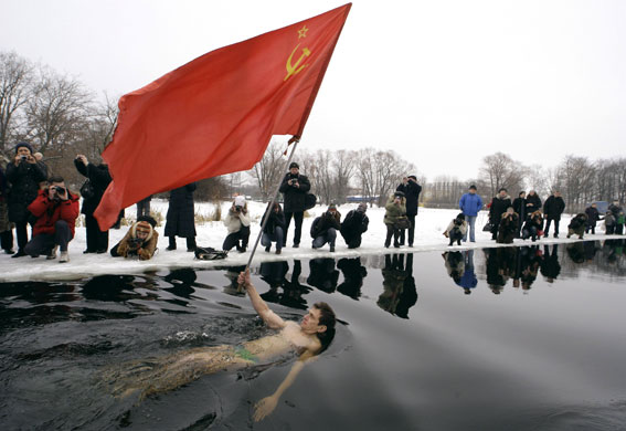 Gallery 24 hours in pictures: 65th anniversary of the end of the Siege of Leningrad in St. Petersburg