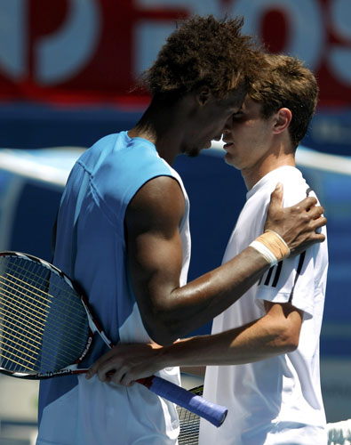 Gallery Australian open : France's Monfils embraces compatriot Simon at  Australian Open 
