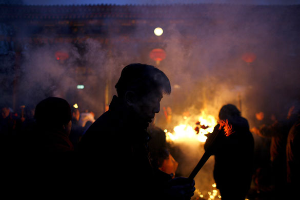 Gallery World Chinese New Year: People offer incense