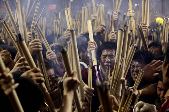 Gallery World Chinese New Year: Buddhists rush to stick incense stick