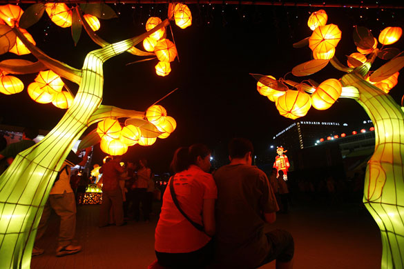 Gallery 27 January 2009: Singapore: A couple sits under illuminated sculptures
