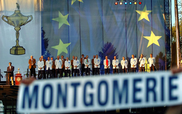 Victorius 2004 European Ryder Cup team stands on stage 