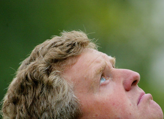 Gallery Monty: 2002 Colin Montgomerie Looks To The Skies