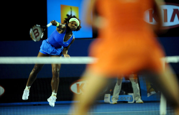 Gallery Australian Open: Serena Williams returns to Elena Dementieva