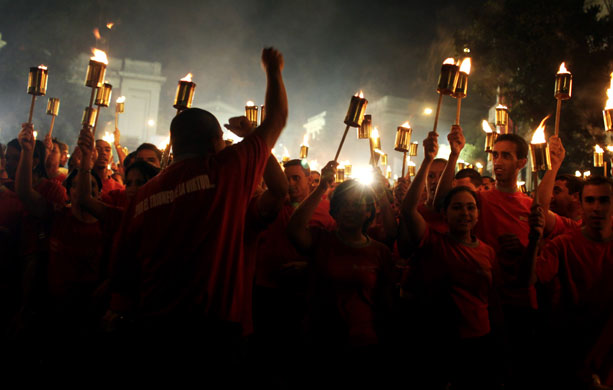 Gallery 29 January 2009: Havana, Cuba: Hundreds of students hold torches during a late night march