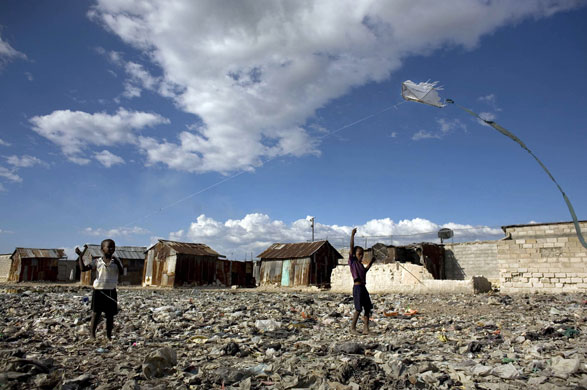 Gallery 29 January 2009: Port-au-Prince, Haiti: Children fly a kite in the Cite Soleil slum