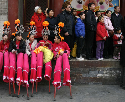 Gallery 29 January 2009: Beijing, China: Performers dressed in traditional costumes