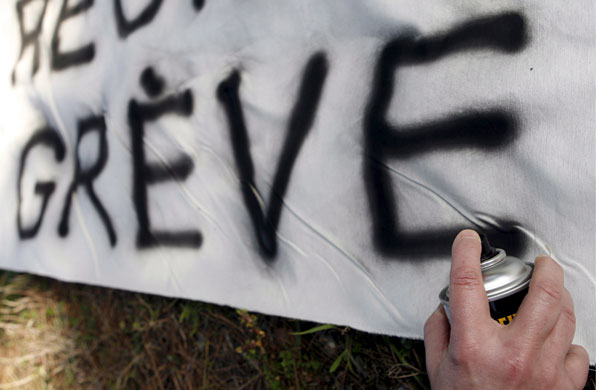 Gallery France's Unions Strike: France's trade-unions encourage their employees to strike