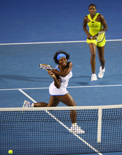 Gallery Aus Open Day 12: Serena plays a backhand