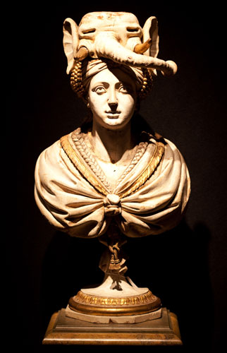 Gallery Yves Saint Laurent: The Yves Saint Laurent and Pierre Berge Collection