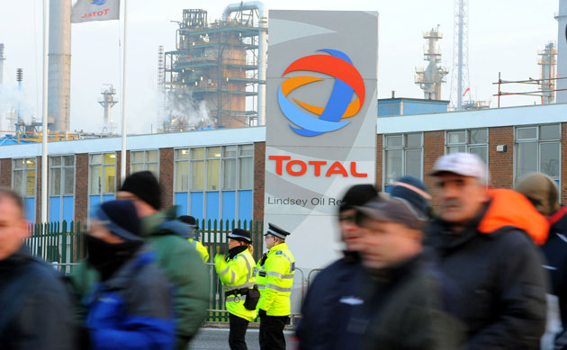 Gallery Oil refineries strike: Protesters demonstrate outside the Total Lindsey oil refinery. 