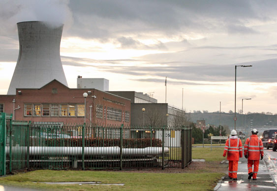Gallery Oil refineries strike: Workers at the Grangemouth oil refinery in Scotland.
