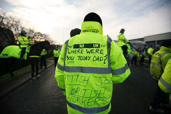 Gallery Oil refineries strike: Protestors gather at the Lindsey oil refinery in North Lincolnshire. 