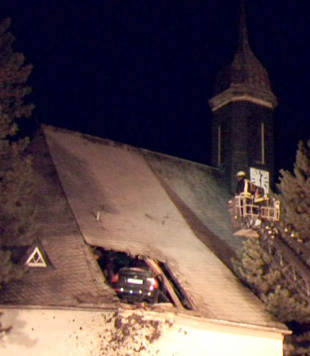 Gallery Off road: A car which crashed into a church roof in Limbach-Oberfrohna, Germany