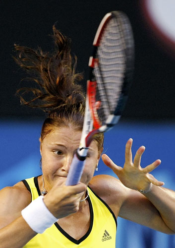 Gallery Australian Open Day 13: Dinara Safina returns to Serena Williams