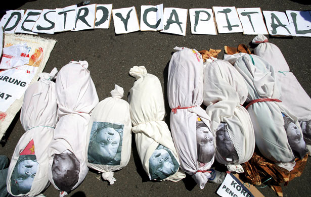 Gallery Israeli troops enter Gaza: Protest against Israeli military attacks on Gaza