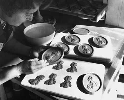 Gallery Wedgwood Waterford: Woman Makes Wedgewood Wedding Souvenirs