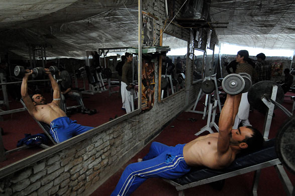 Gallery 6 January 2009: Kabul, Afghanistan: Bodybuilders exercise at a club