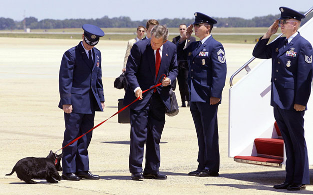 Gallery President George W Bush: US President George W. Bush tries to pursuade his