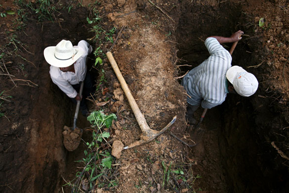 Gallery 24 hours in pictures : Landslide victims in Guatemala 