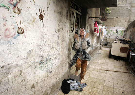 Gallery Gaza conflict: day 13: Palestinian girl reacts after air strike in Beit Lahiya